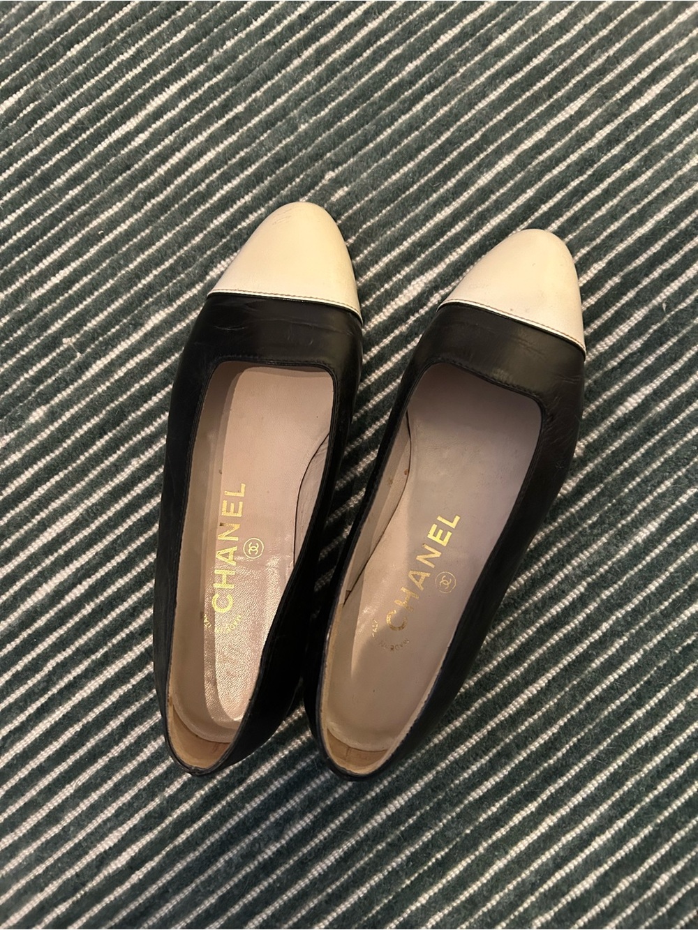 CHANEL Black and Cream Two-Tone Cap-Toe Ballet Flats